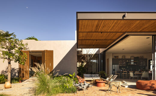 Avocado Tree House / Dayala e Rafael arquitetos associados