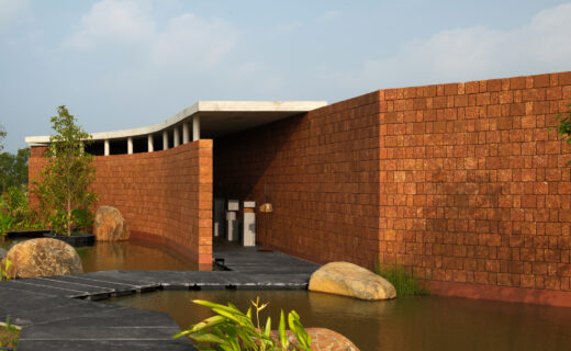 Four Walls Pavilion / Studio Mango