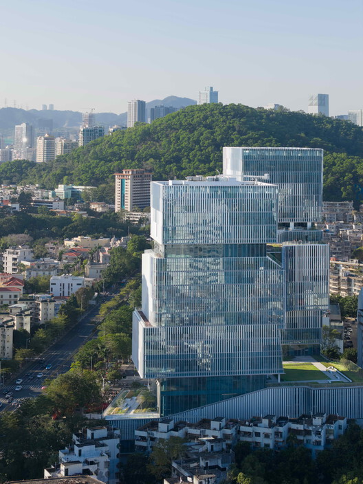 Luohu Library and Youth Activity Center / Shenzhen Huahui Design + iDEA