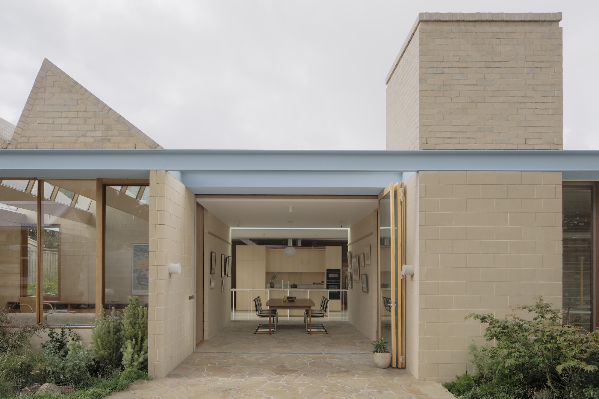 A Courtyard House / Office MI—JI