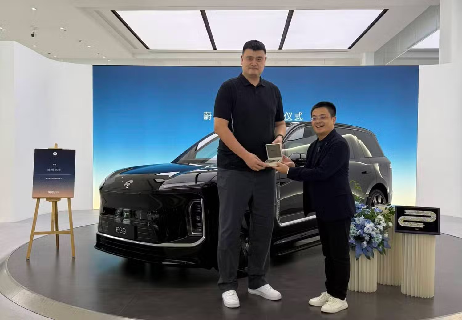 Basketball Superstar Yao Ming Receives His NIO ES9