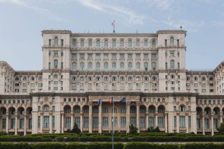 Econergy signs financing agreements for 150MW solar-plus-storage project in Romania
