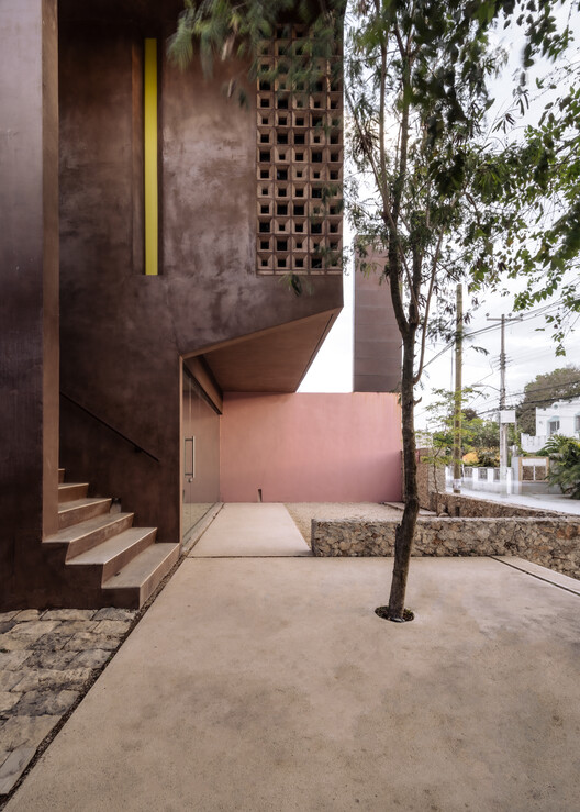 Esquina Nativa Center / TACO taller de arquitectura contextual