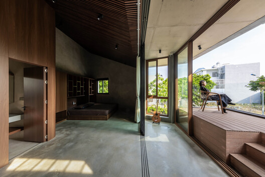Rooms That Appear: Sliding Partitions and Conditional Domestic Space