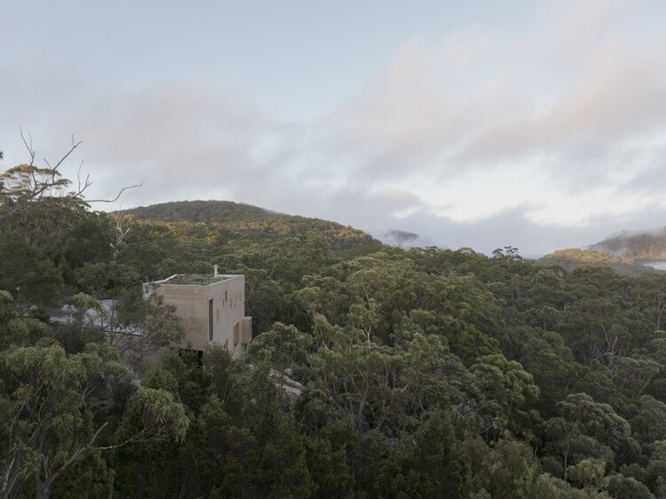 EA House / Bokey Grant