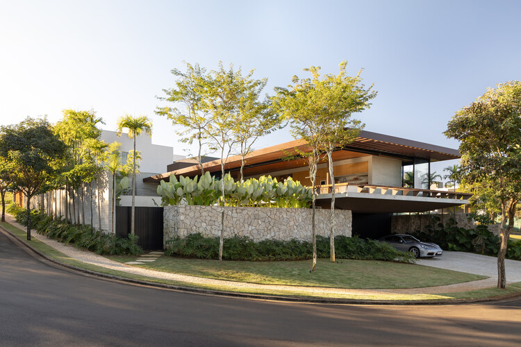 Forest House / Lucas Gonçalves Arquitetura