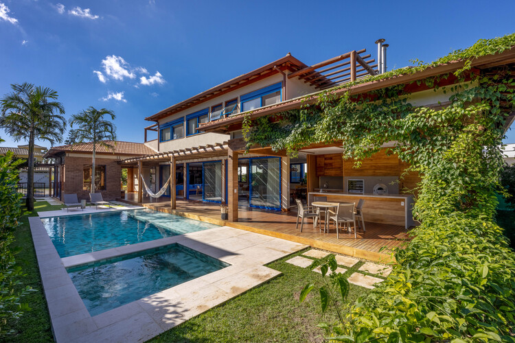 MFA House / Simone Jazbik Arquitetura