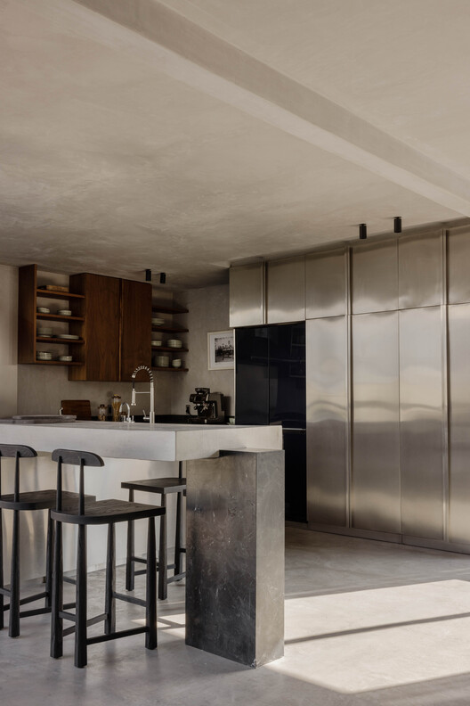 Brutalist Penthouse / Barde + vanVoltt
