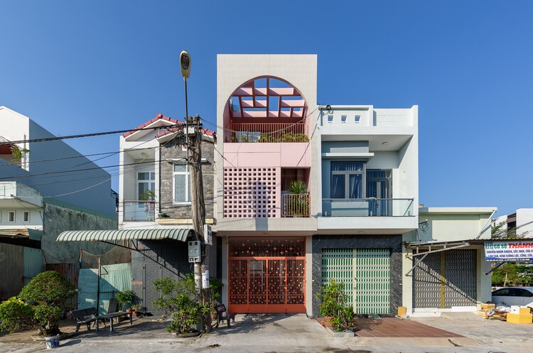 Tomi House / The Studio