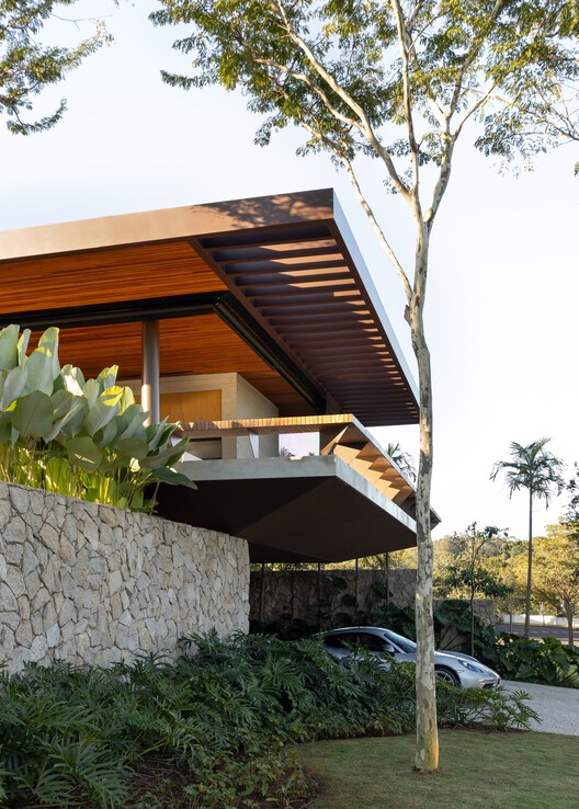 Forest House / Lucas Gonçalves Arquitetura
