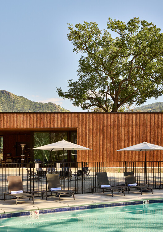 Autocamp Sequoia / Waechter Architecture