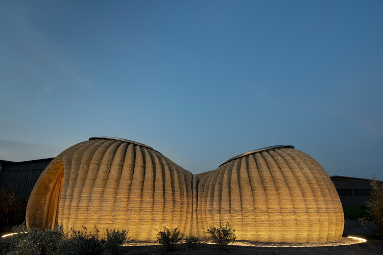 Craft in the Age of 3D-Printed Earth: Can Digital Tools Create a New Kind of Artisan?