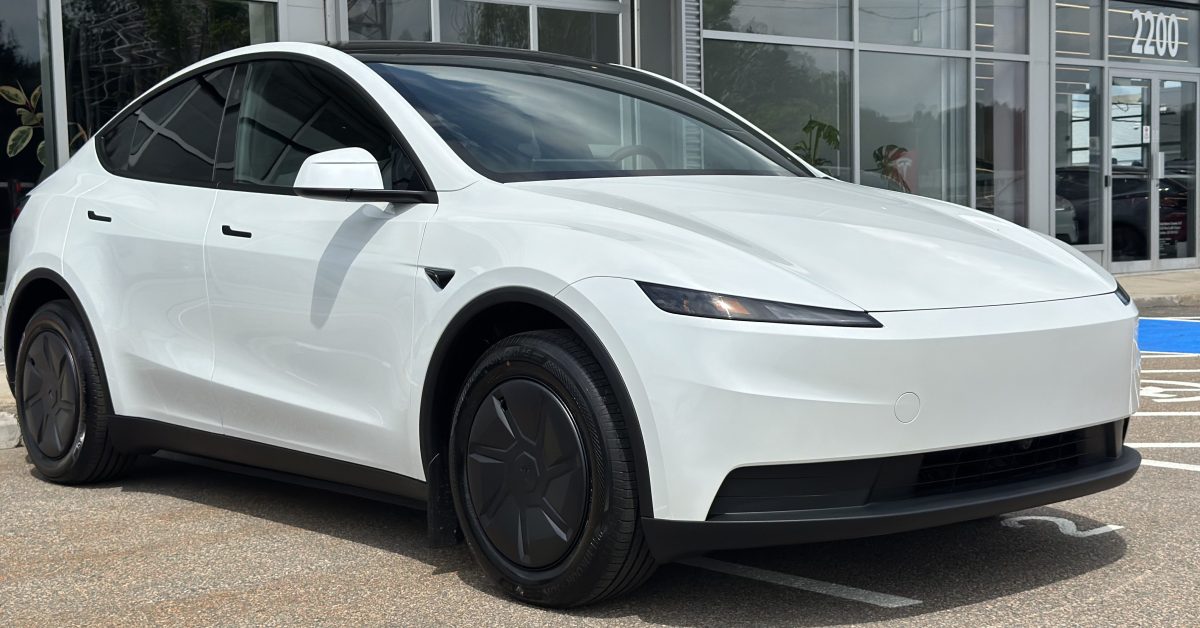 Tesla Model Y RWD 2026 Review: an entry-level trim with top-of-the-line technology