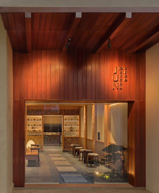 Jun Matcha Club Cafe / Matter of Something