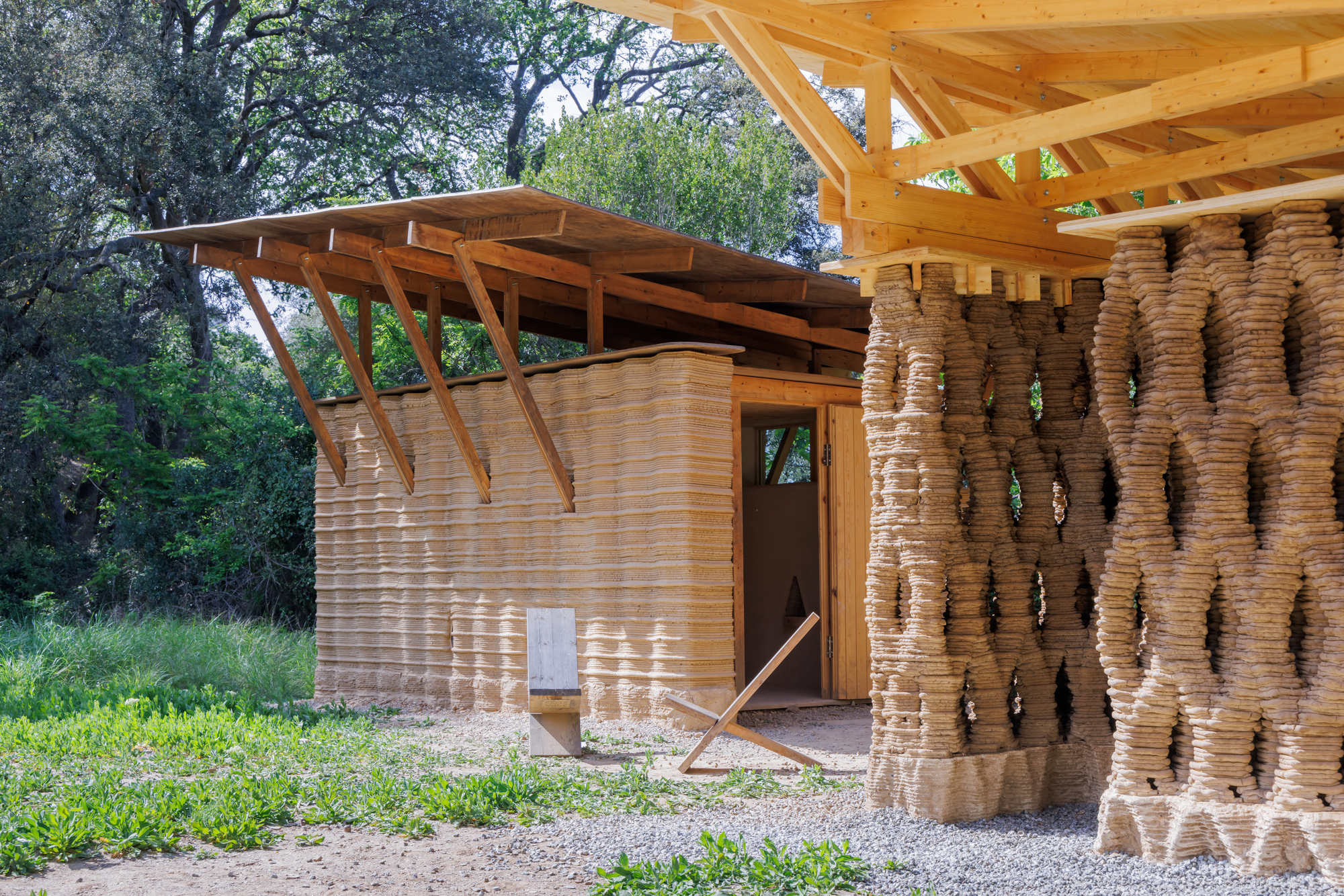 Craft in the Age of 3D-Printed Earth: Can Digital Tools Create a New Kind of Artisan?
