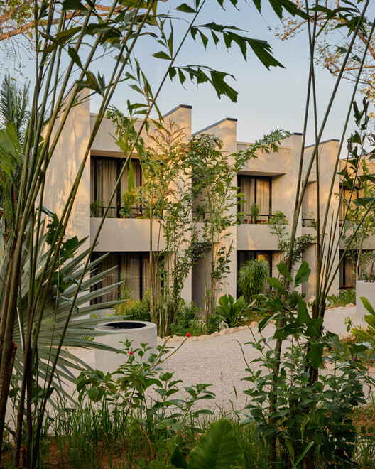 Esh Hotel and Spa / FAMM Arquitectura + Sulkin Askenazi