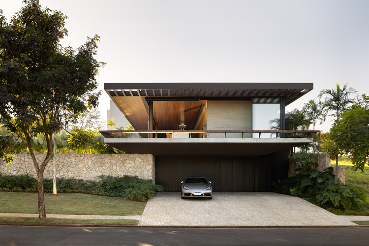Forest House / Lucas Gonçalves Arquitetura
