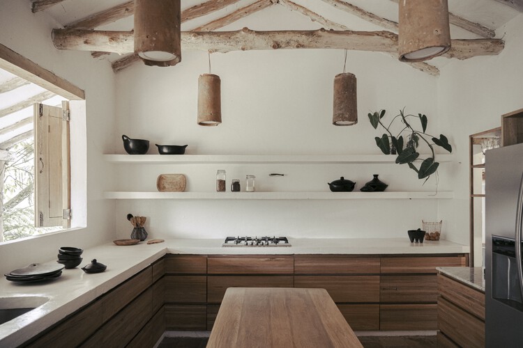 La Alhajuela House / Trópico Arquitectura