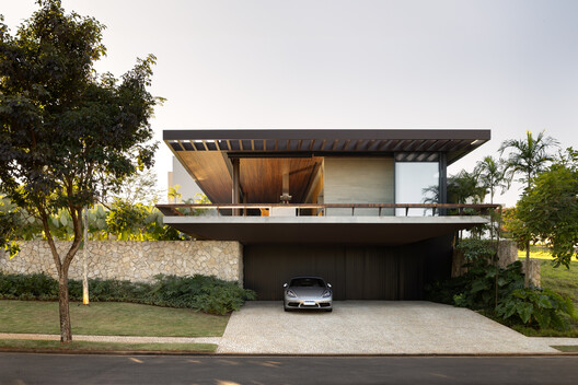 Forest House / Lucas Gonçalves Arquitetura