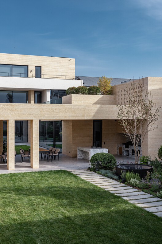 DR House / ARC Architects