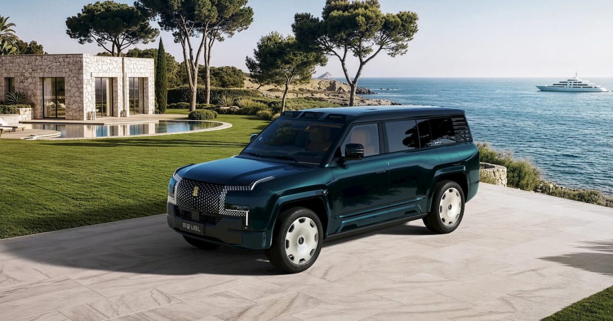 BYD launches 4-seat ultra-luxe flagship SUV in China for $215,000 [Images]