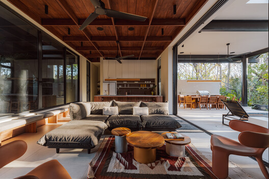 Linea House / Instinto Estudio