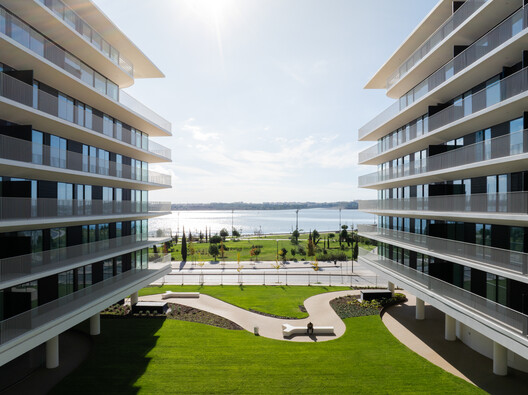 Nooba Building / Saraiva + Associados