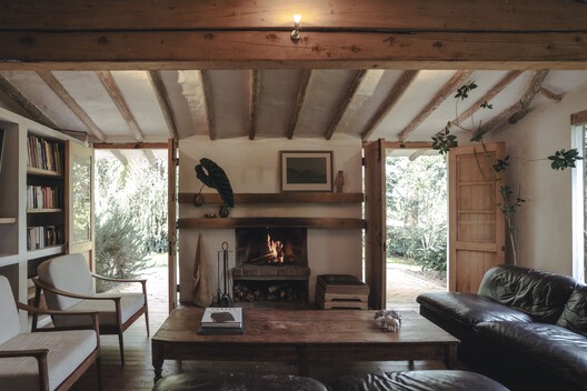 La Alhajuela House / Trópico Arquitectura
