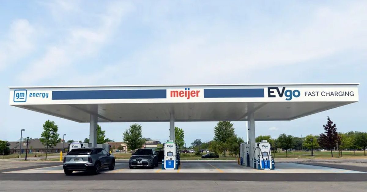 EVgo + GM open 350 kW flagship charging for EVs with trailers