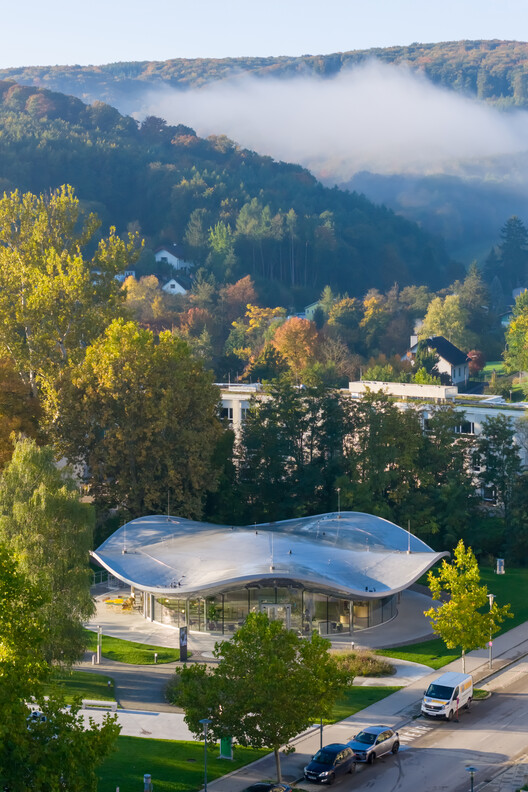 VISTA Science Experience Center / STUDIO MAKS