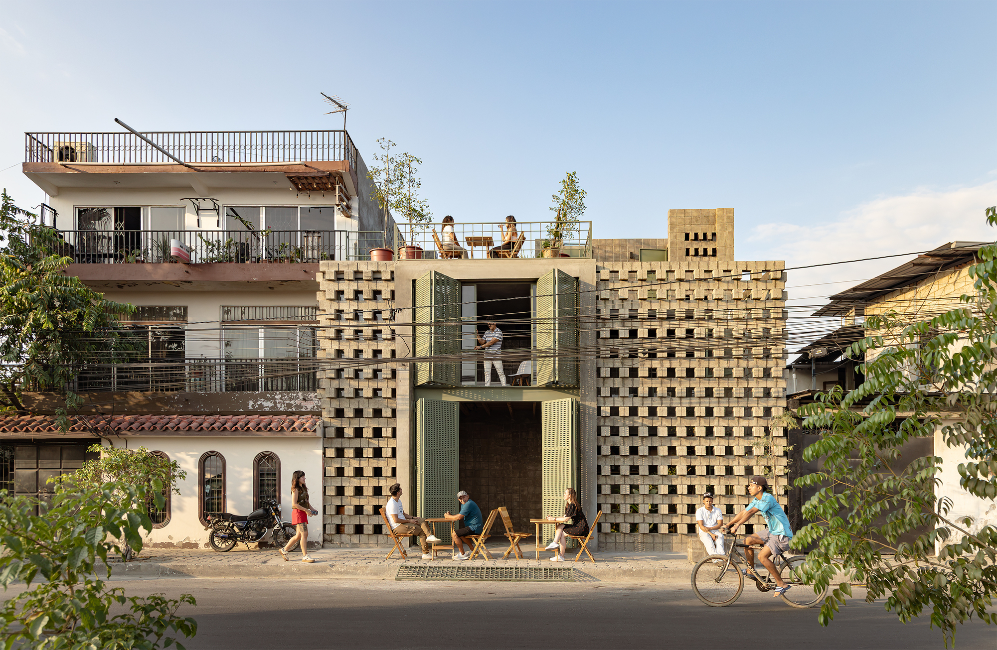 La Colmena – Multi-family Housing as Shared Neighborhood Infrastructure / Ancestra + Natura Futura