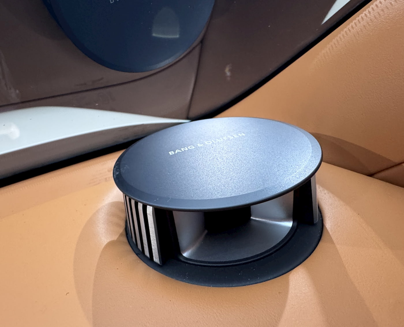 The Genesis GV90 transforms into a private luxury theater with a pop-up 24.6″ display