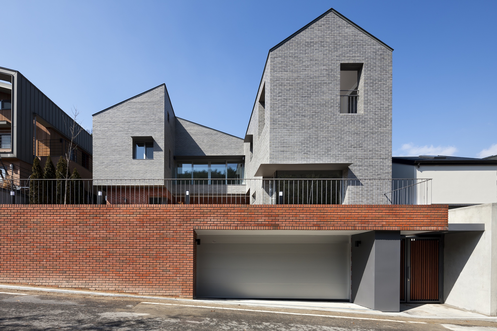 Hagidong House 2 / Hyunjoon Yoo + Partners