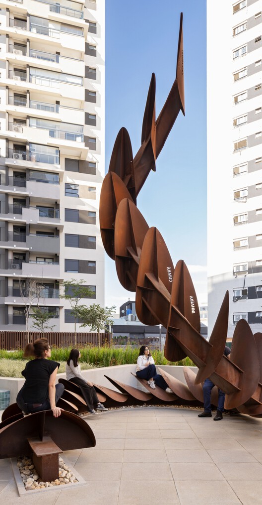 Encontros Sculpture / Estudio Guto Requena