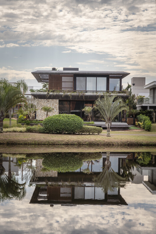 Ocean House / Biazus Arquitetura