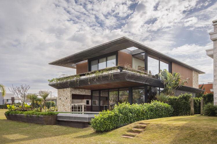 Ocean House / Biazus Arquitetura