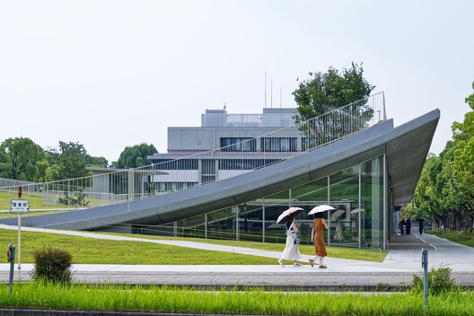 Common Nexus University / Tetsuo Kobori Architects