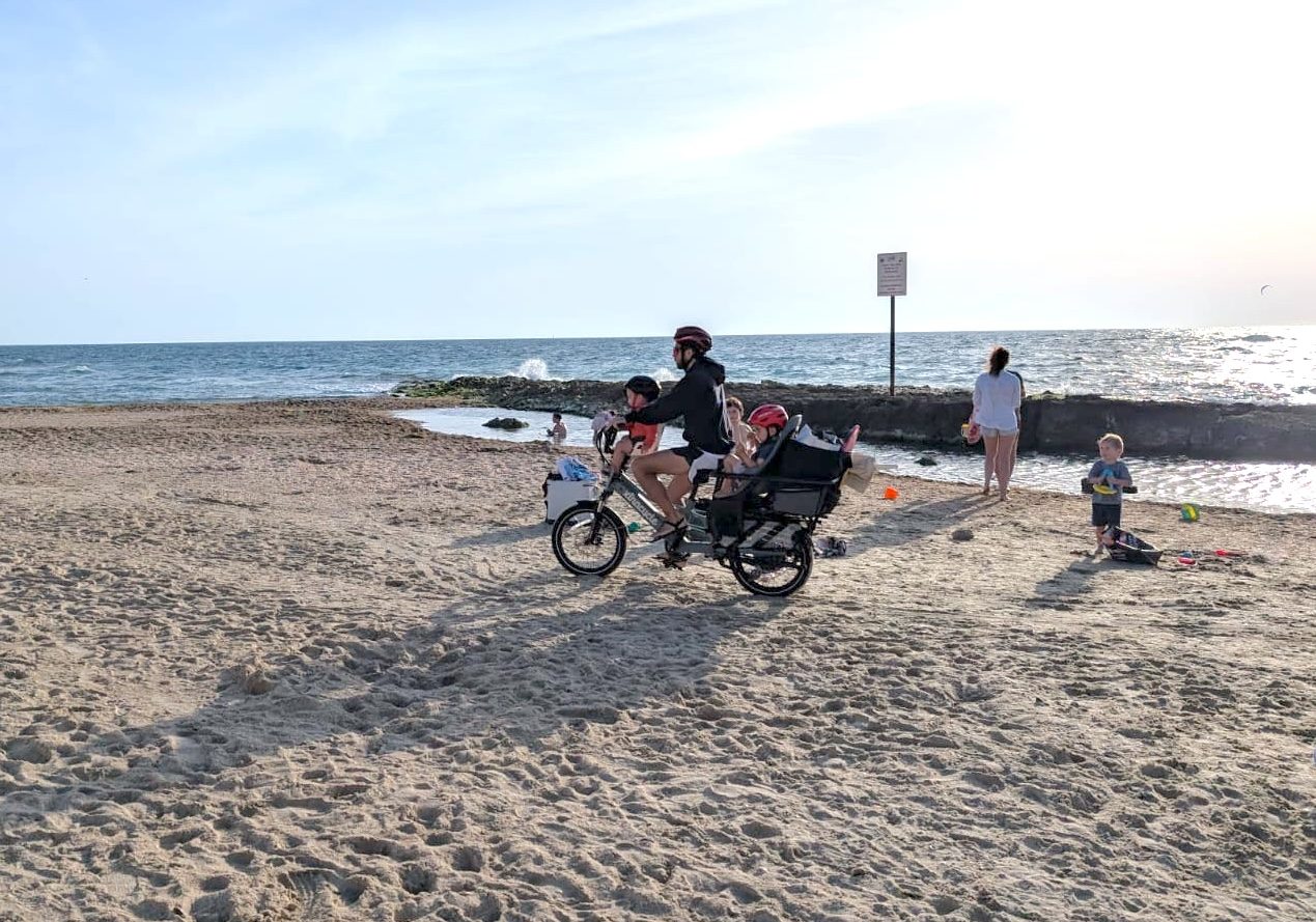 This family of four put 1,000 km on a cargo e-bike instead of buying a second car