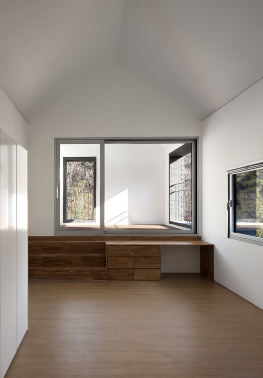 Hagidong House 2 / Hyunjoon Yoo + Partners