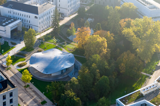 VISTA Science Experience Center / STUDIO MAKS