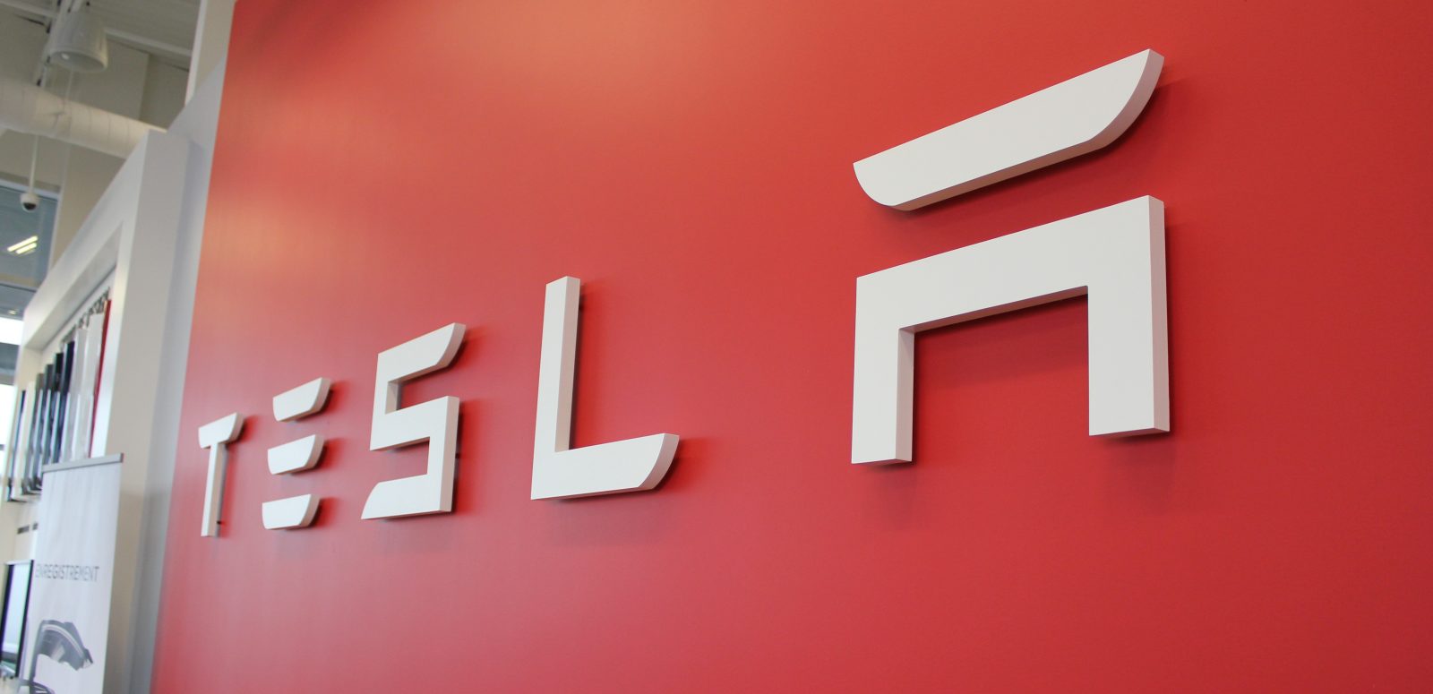 Tesla (TSLA) Q3 2026 earnings preview: flat revenue, falling profits