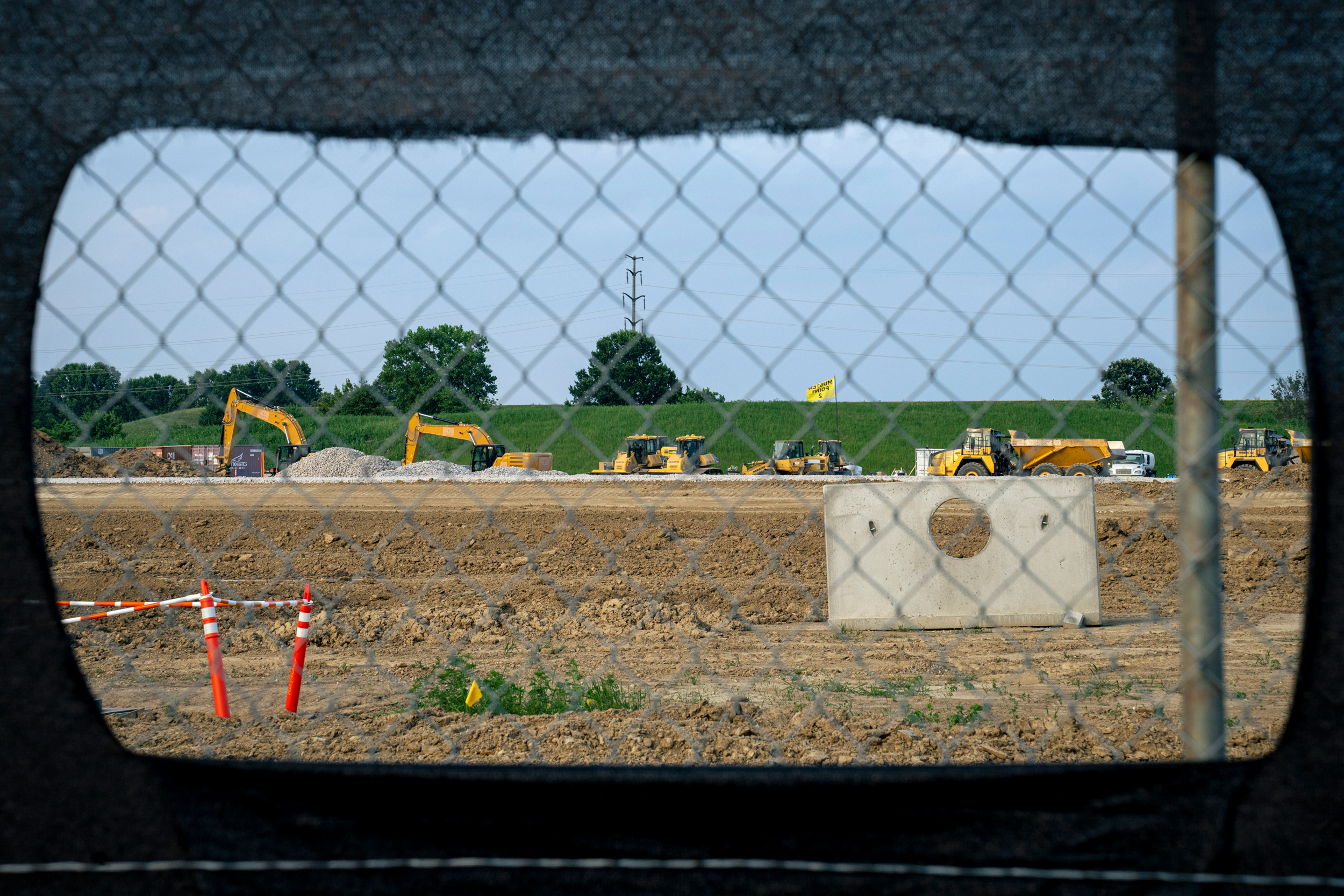 ‘Pitchfork Populism’ Over Data Centers Rattles Ohio’s U.S. Senate Race