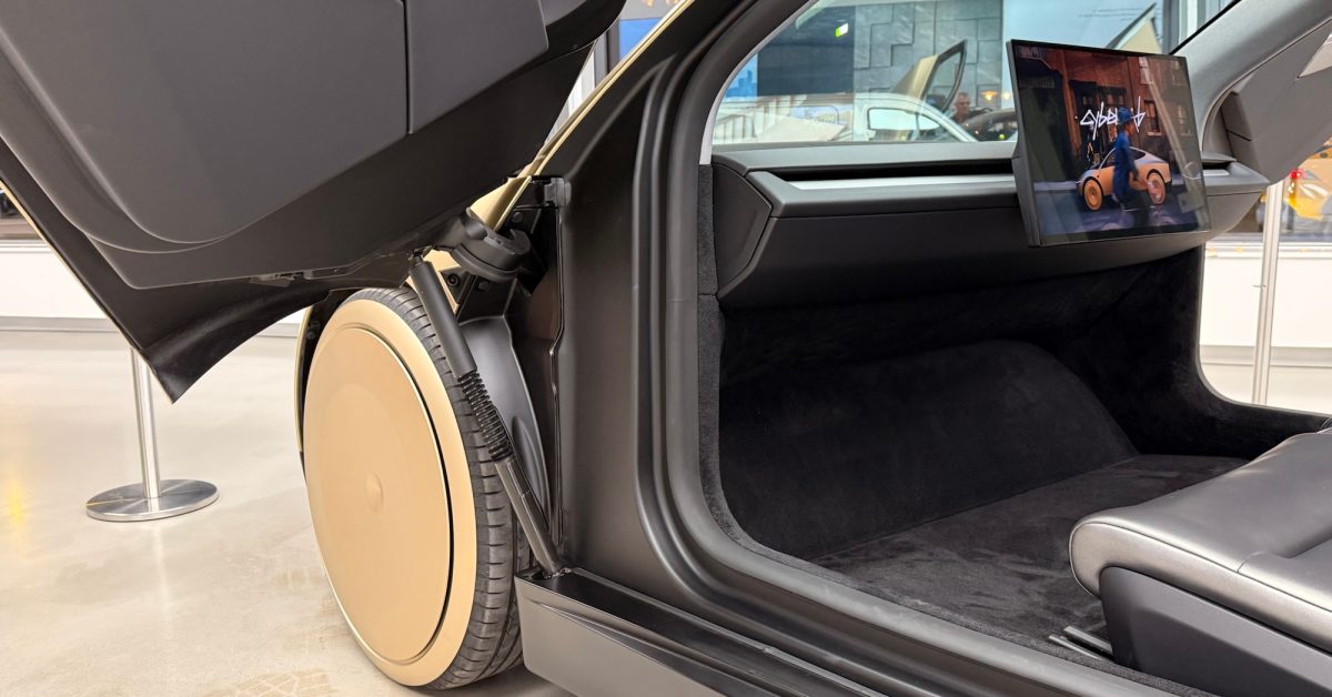 Tesla wants to sell you a useless car with no steering wheel this year