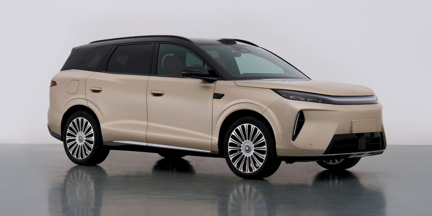 BYD’s new high-tech 5-seat electric SUV revealed with 690 hp and dual 30″ screens