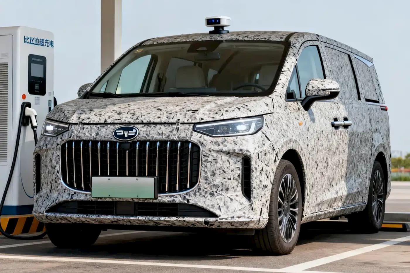 BYD spotted testing a new minivan [Video]