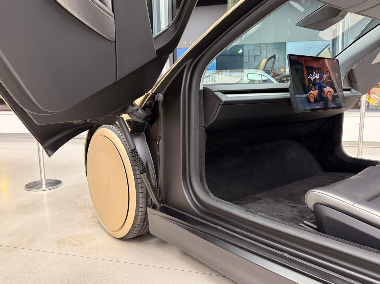 Tesla wants to sell you a useless car with no steering wheel this year